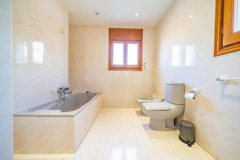 فيلا Preciosa Casa 2000 M2 Piscina Mar Barbacoa Felicidad سانتا سوزانا المظهر الخارجي الصورة