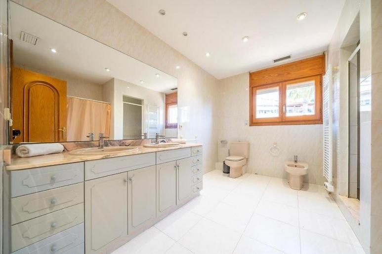 فيلا Preciosa Casa 2000 M2 Piscina Mar Barbacoa Felicidad سانتا سوزانا المظهر الخارجي الصورة