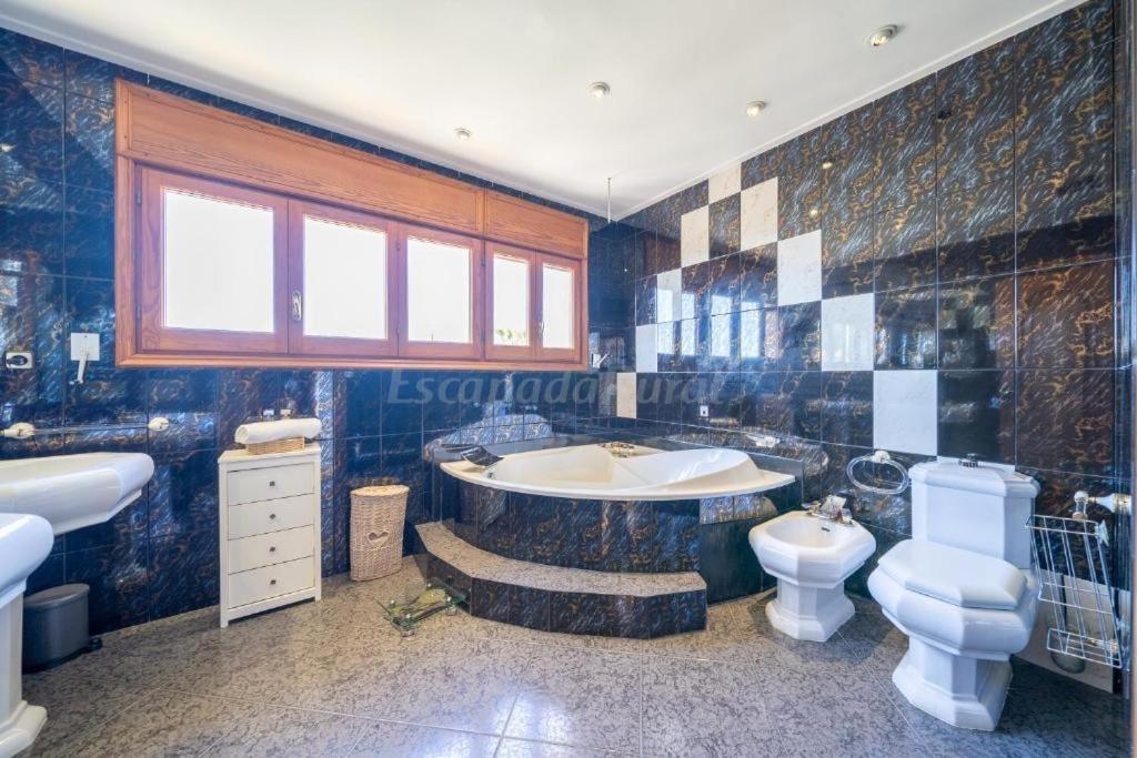 فيلا Preciosa Casa 2000 M2 Piscina Mar Barbacoa Felicidad سانتا سوزانا المظهر الخارجي الصورة