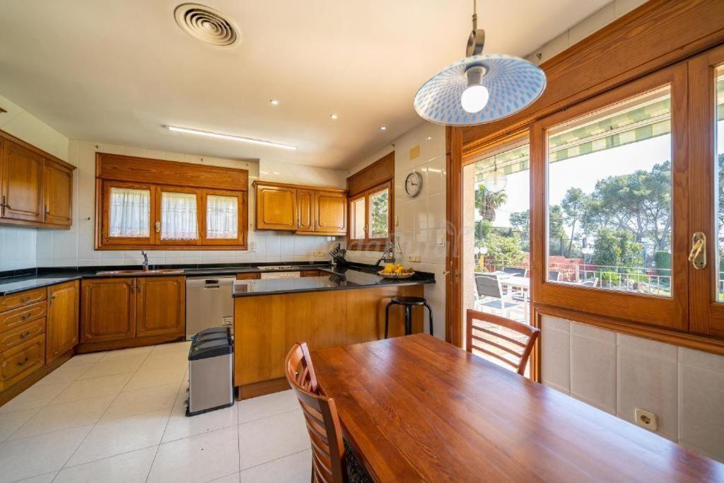 فيلا Preciosa Casa 2000 M2 Piscina Mar Barbacoa Felicidad سانتا سوزانا المظهر الخارجي الصورة